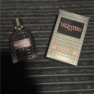 Valentino Uomo Body Wash - Black and Pink